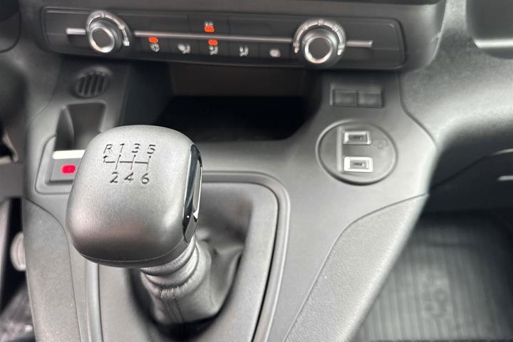 Hvid Toyota ProAce City fra 2024