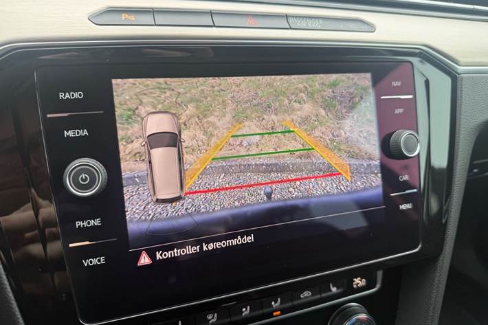 Grå VW Passat fra 2017