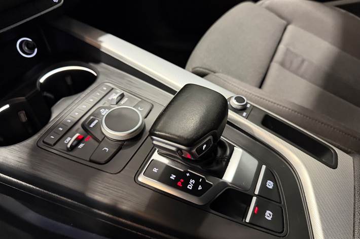 Sølv Audi A4 fra 2016