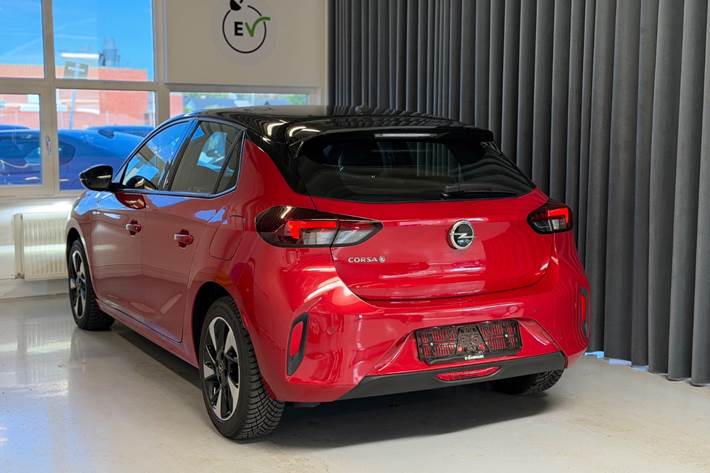 Rød Opel Corsa-e fra 2021