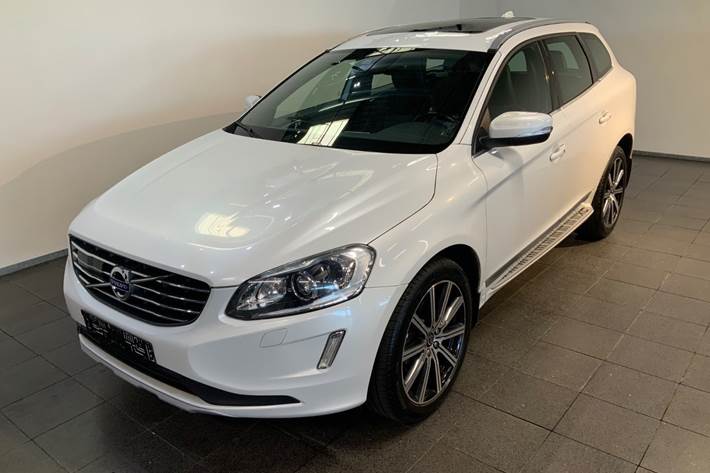 Hvid Volvo XC60 fra 2017 set udefra