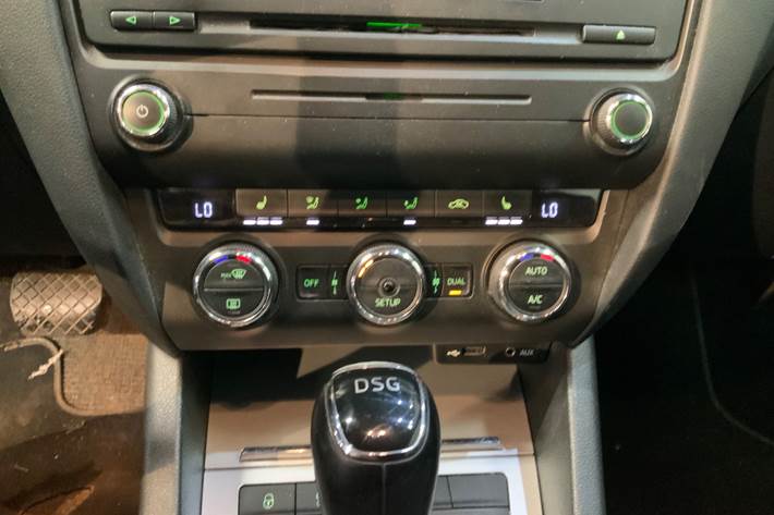 Sort Skoda Octavia fra 2014