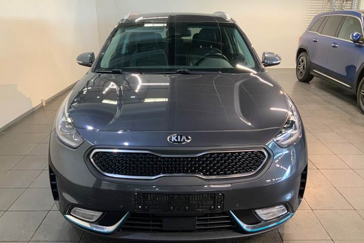 Grå Kia Niro fra 2019