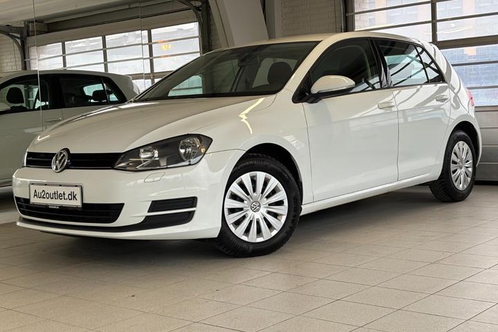 Hvid VW Golf VII fra 2016 set udefra