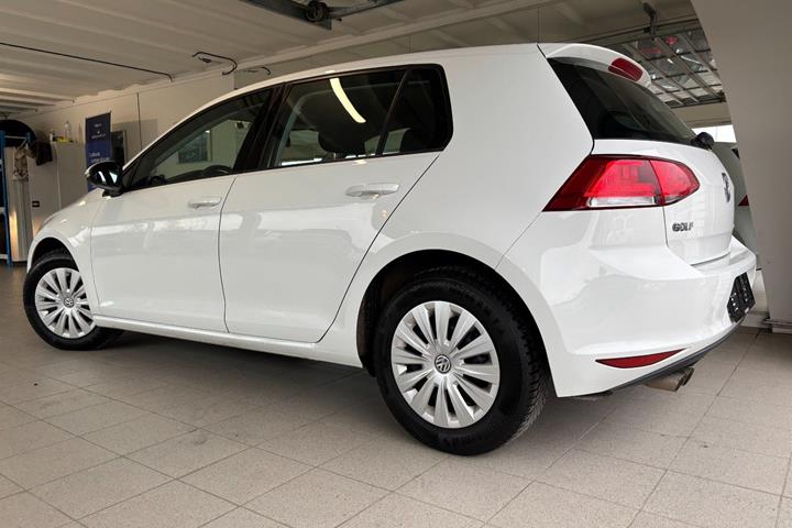 Hvid VW Golf VII fra 2016