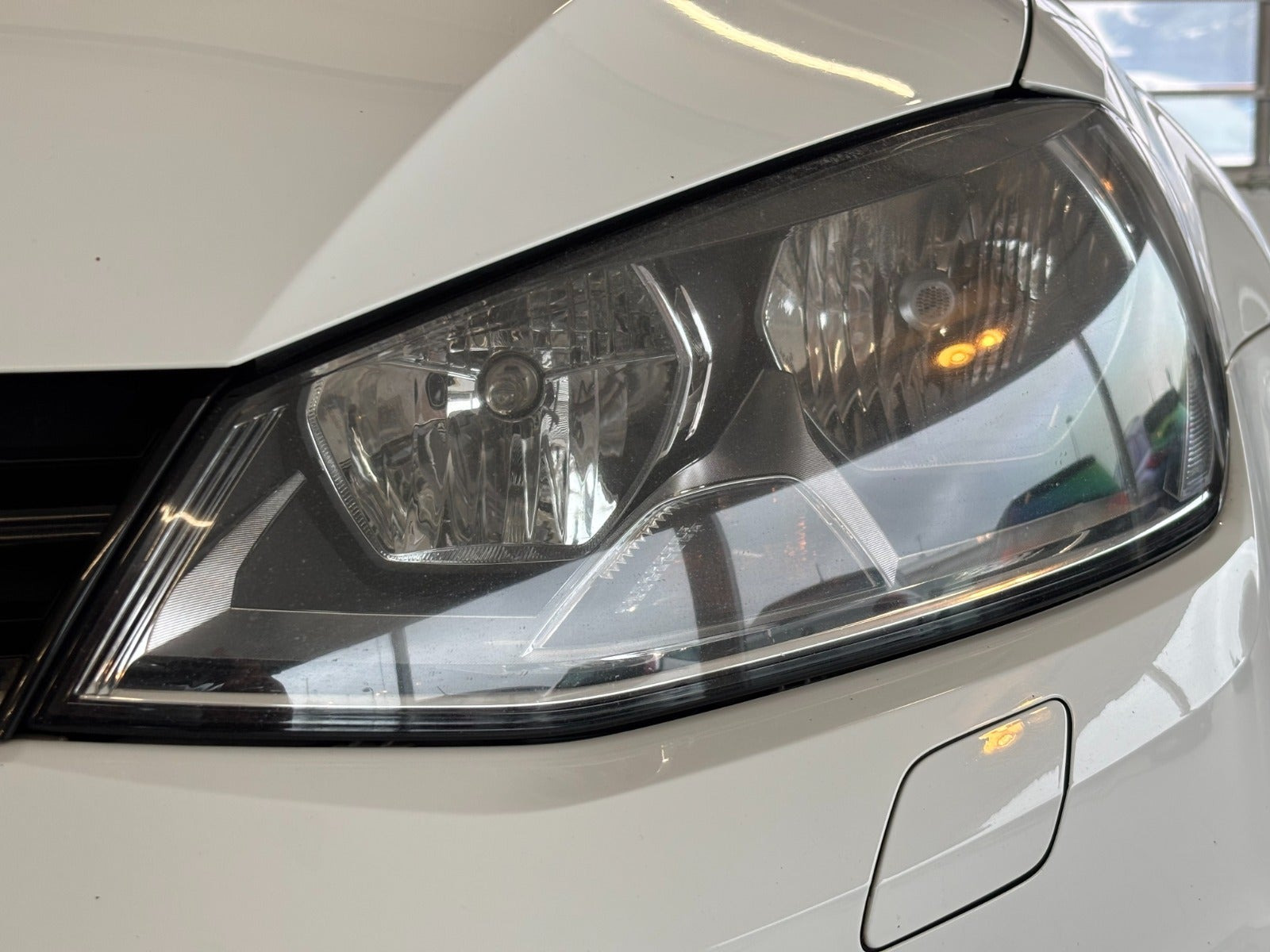 Hvid VW Golf VII fra 2016