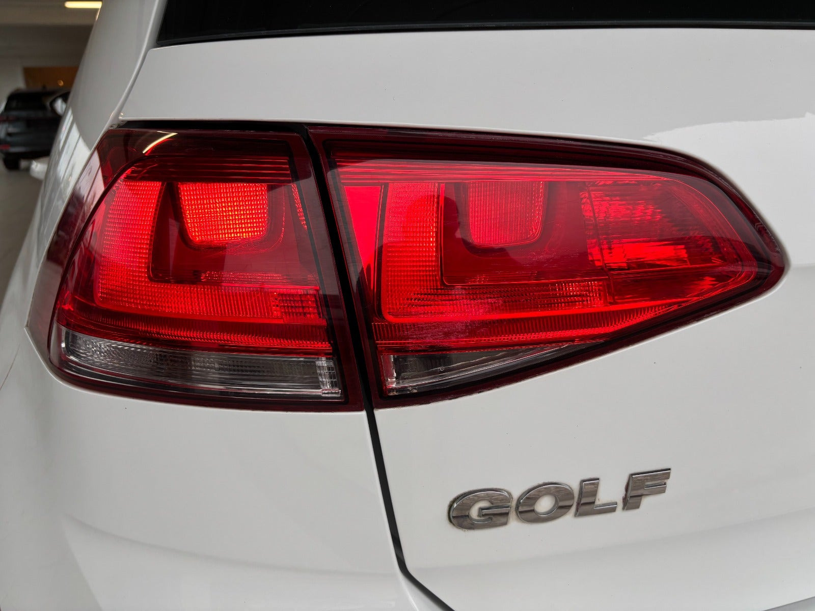 Hvid VW Golf VII fra 2016