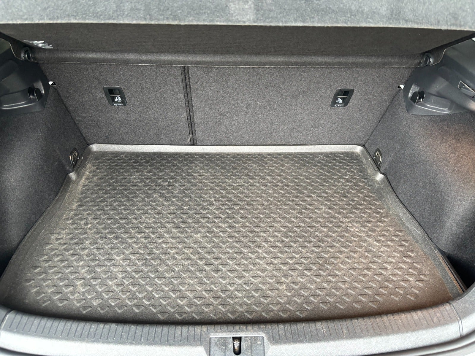 Hvid VW Golf VII fra 2016