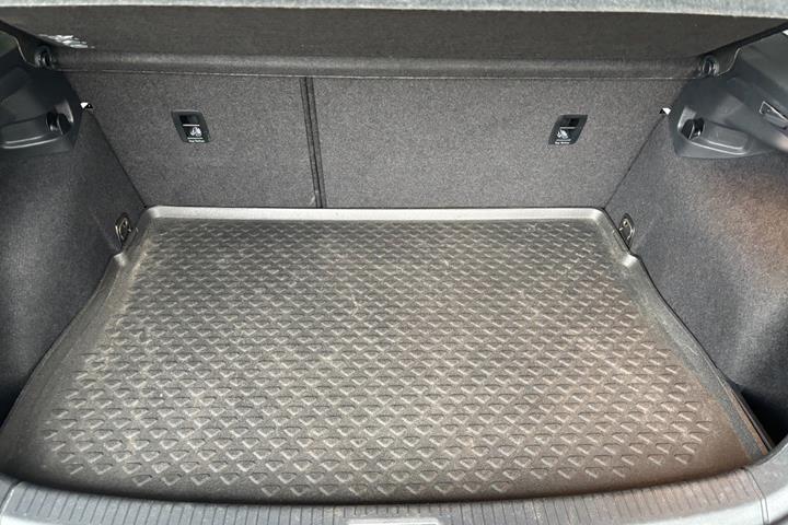 Hvid VW Golf VII fra 2016