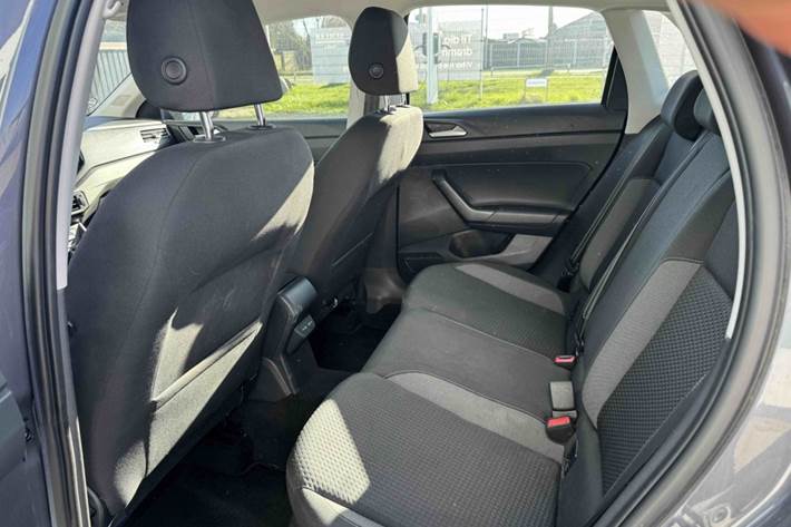 Grå VW Polo fra 2022