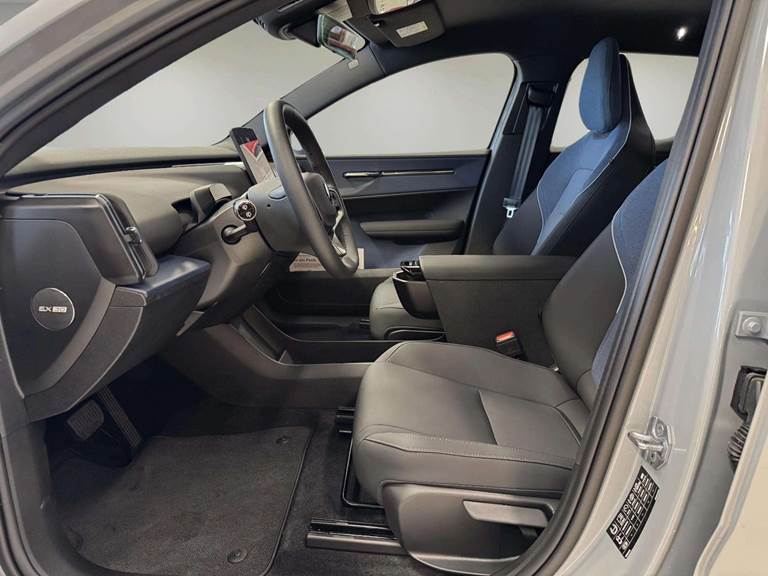 Volvo EX30 Extended Range Core