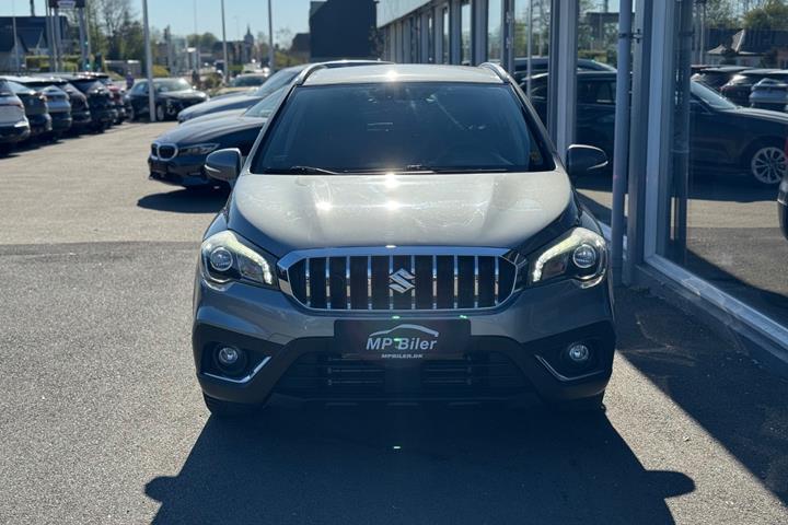 Sølv Suzuki S-Cross fra 2017