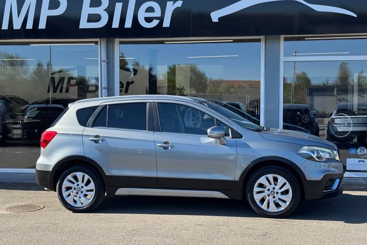 Sølv Suzuki S-Cross fra 2017