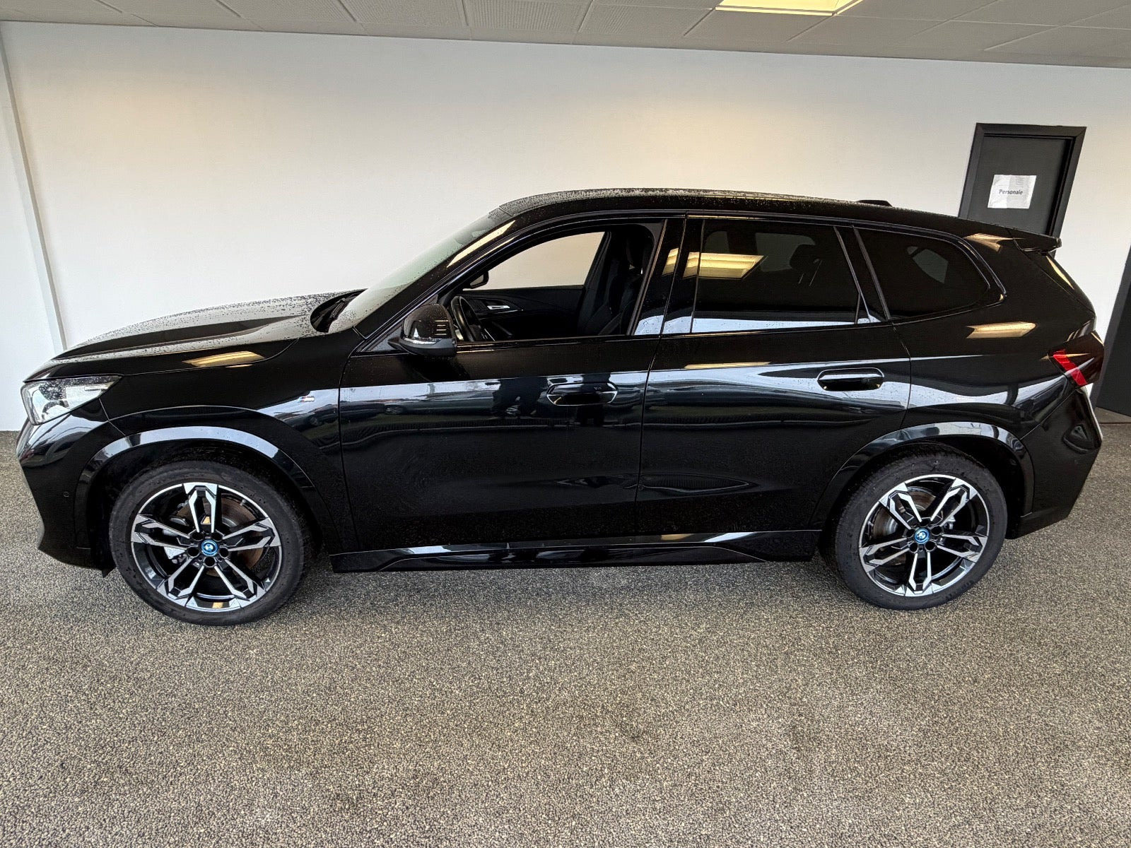 Sort BMW iX1 fra 2024