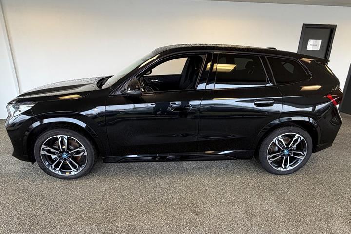 Sort BMW iX1 fra 2024