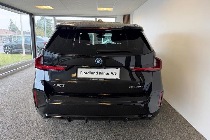 Sort BMW iX1 fra 2024