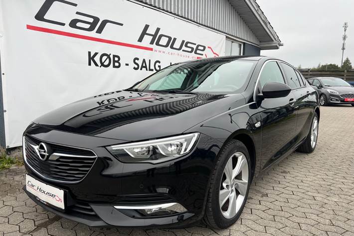 Sort Opel Insignia fra 2018