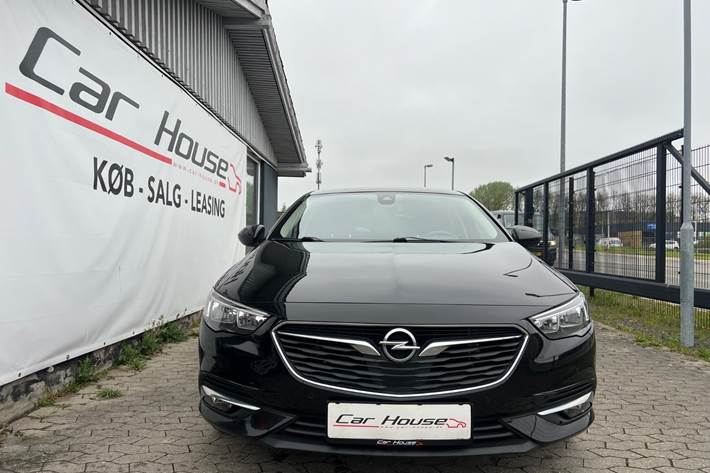 Sort Opel Insignia fra 2018