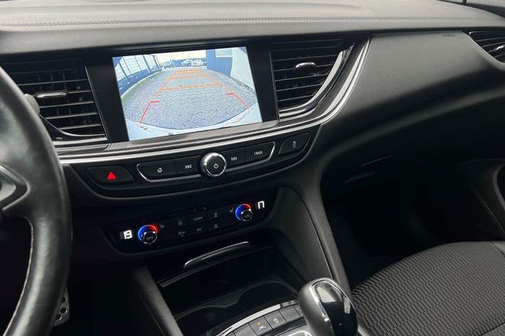 Sort Opel Insignia fra 2018