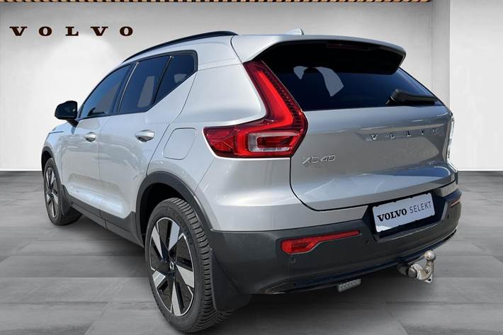 Sølv Volvo XC40 fra 2024