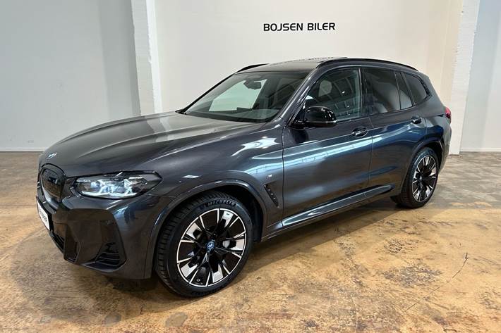 Grå BMW iX3 fra 2023