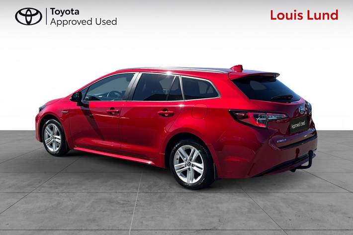 Rød Toyota Corolla fra 2021