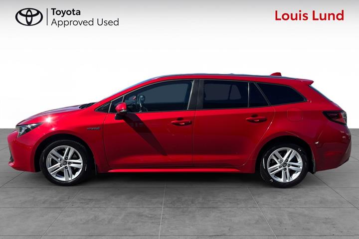 Rød Toyota Corolla fra 2021