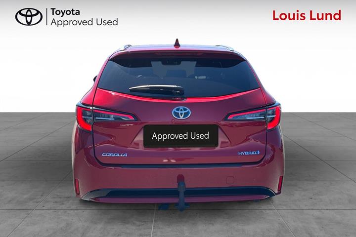 Rød Toyota Corolla fra 2021