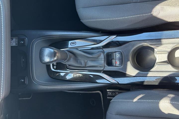 Rød Toyota Corolla fra 2021