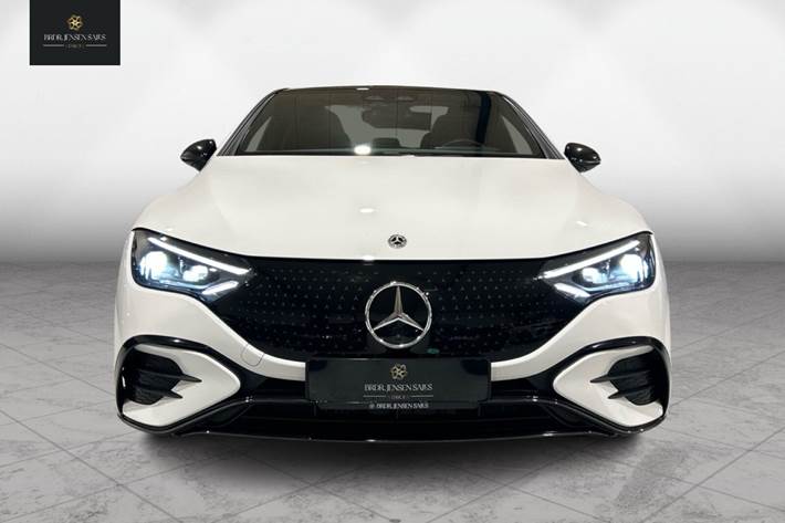 Hvid Mercedes EQE 300 fra 2023