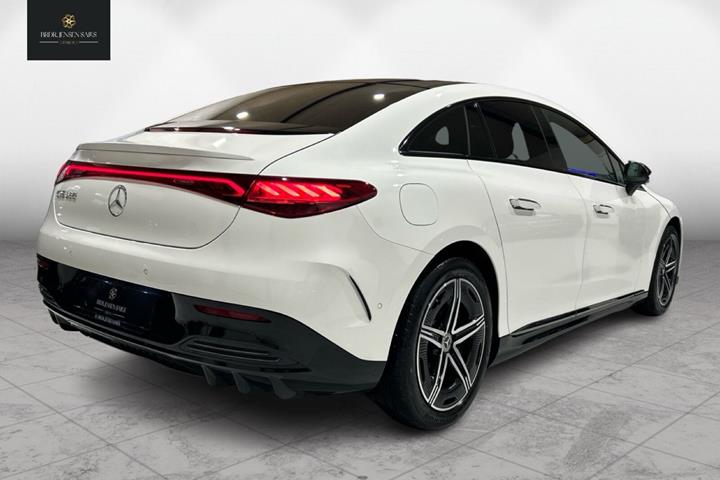 Hvid Mercedes EQE 300 fra 2023