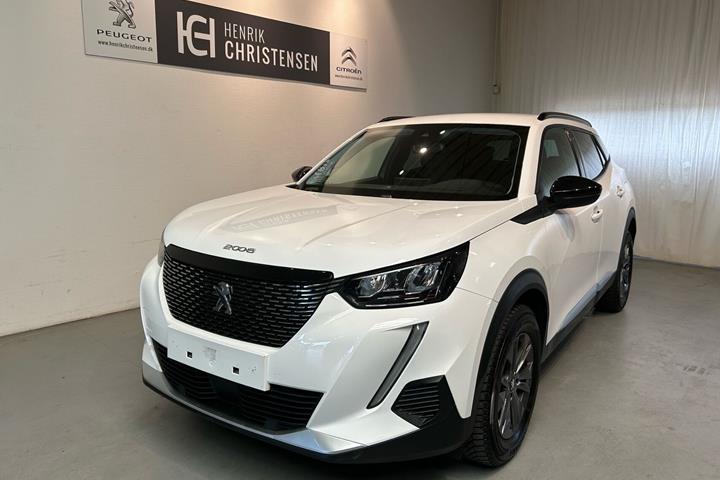 Hvid Peugeot 2008 fra 2022 set udefra