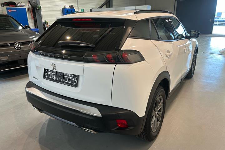 Hvid Peugeot 2008 fra 2022