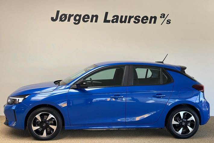 Blå Opel Corsa-e fra 2023