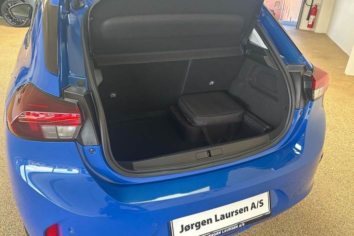 Blå Opel Corsa-e fra 2023
