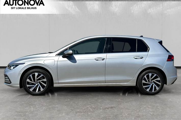 Sølv VW Golf fra 2020