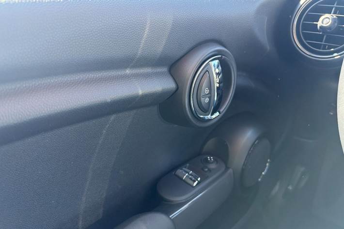 Rød Mini Cooper fra 2016