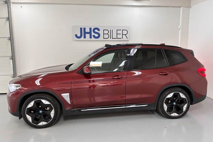 Rød BMW iX3 fra 2020