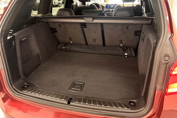 Rød BMW iX3 fra 2020