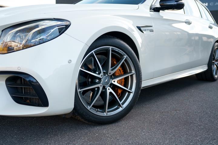 Hvid Mercedes E63 fra 2018