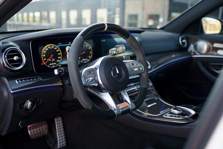 Hvid Mercedes E63 fra 2018