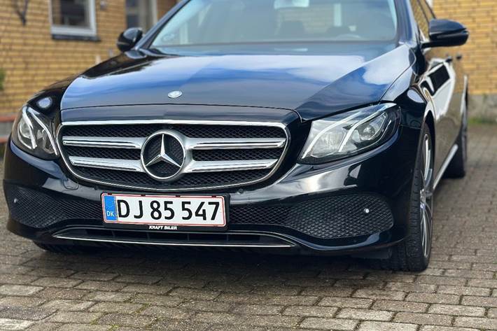 Sort Mercedes E220 d fra 2017