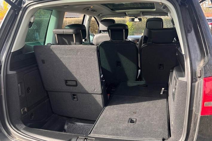 Sort VW Sharan fra 2014