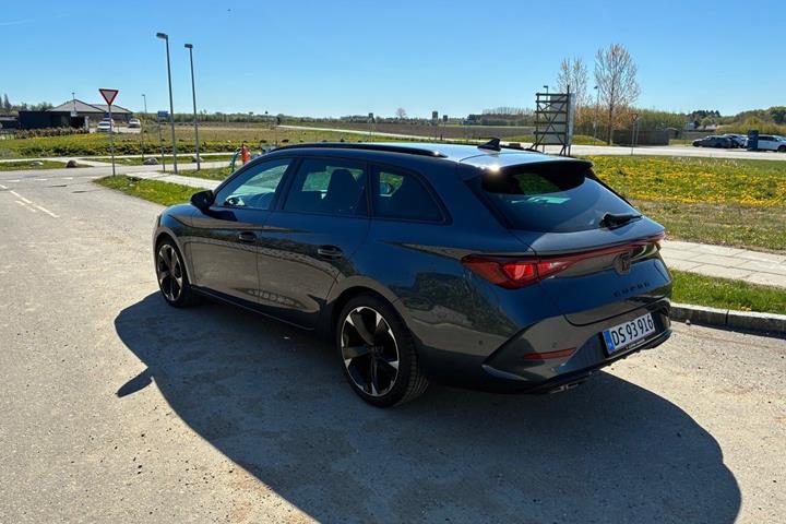 Grå Cupra Leon fra 2023