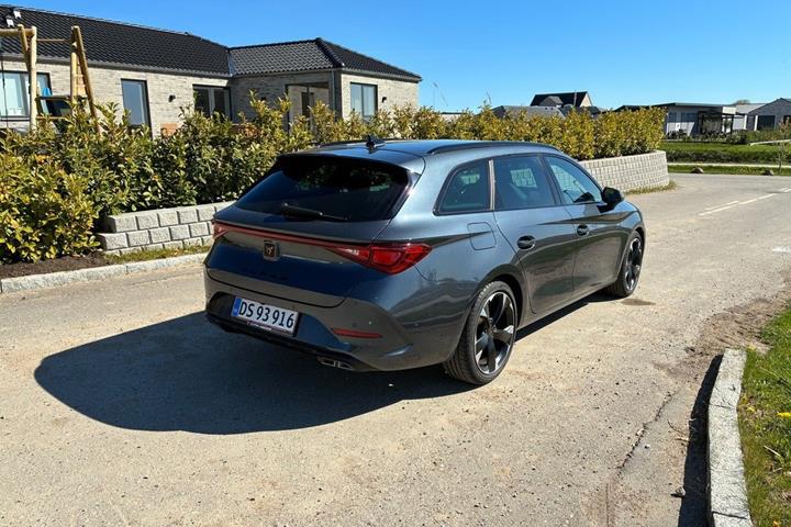 Grå Cupra Leon fra 2023