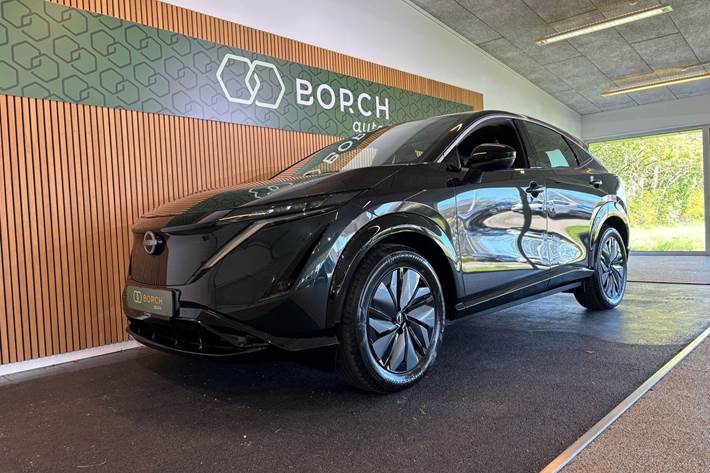 Grøn Nissan Ariya fra 2024 set udefra