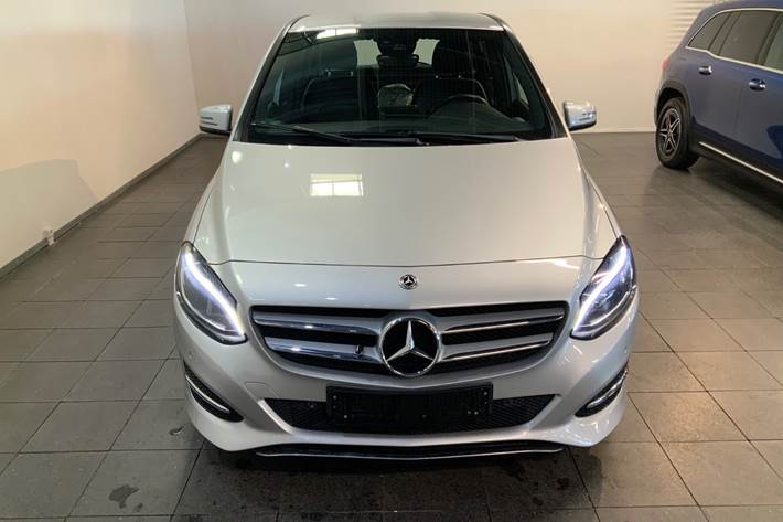 Sølv Mercedes B200 fra 2018