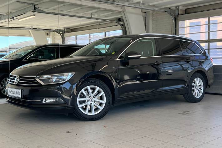 Sort VW Passat fra 2017