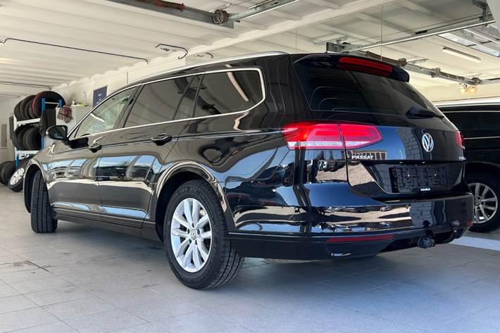 Sort VW Passat fra 2017