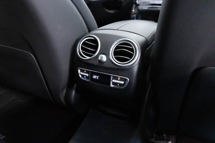 Grå Mercedes EQC400 fra 2023
